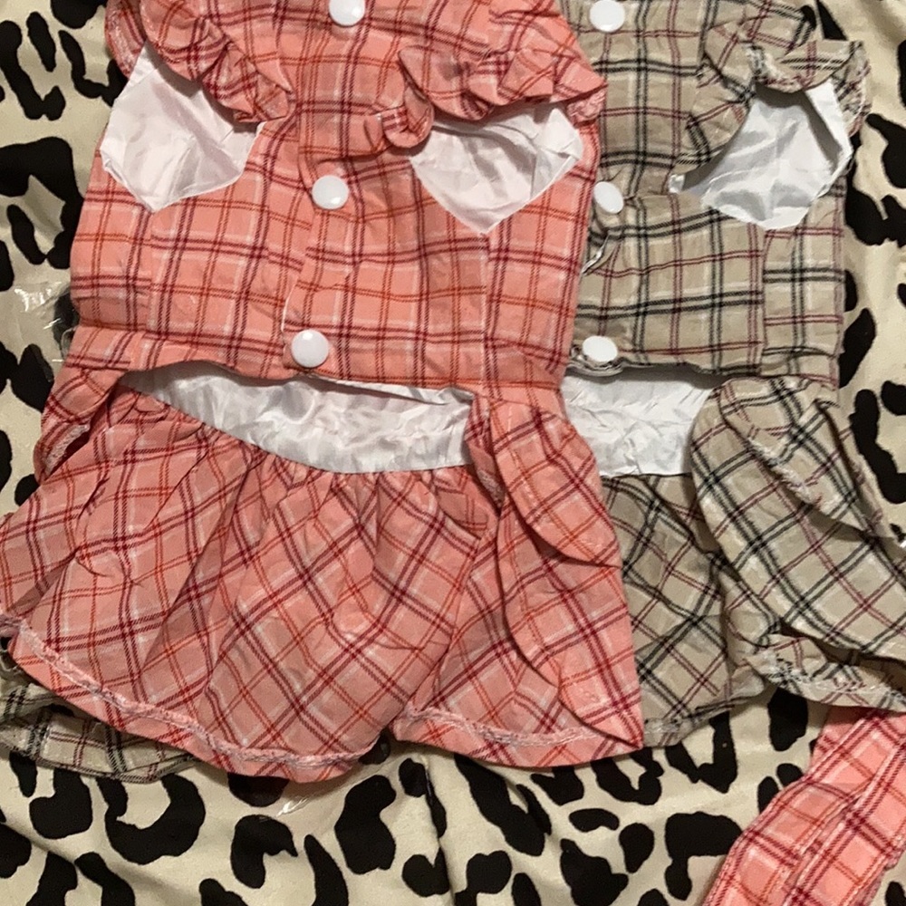 2 pet dresses & matching leashes M NWOT - Picture 3 of 10